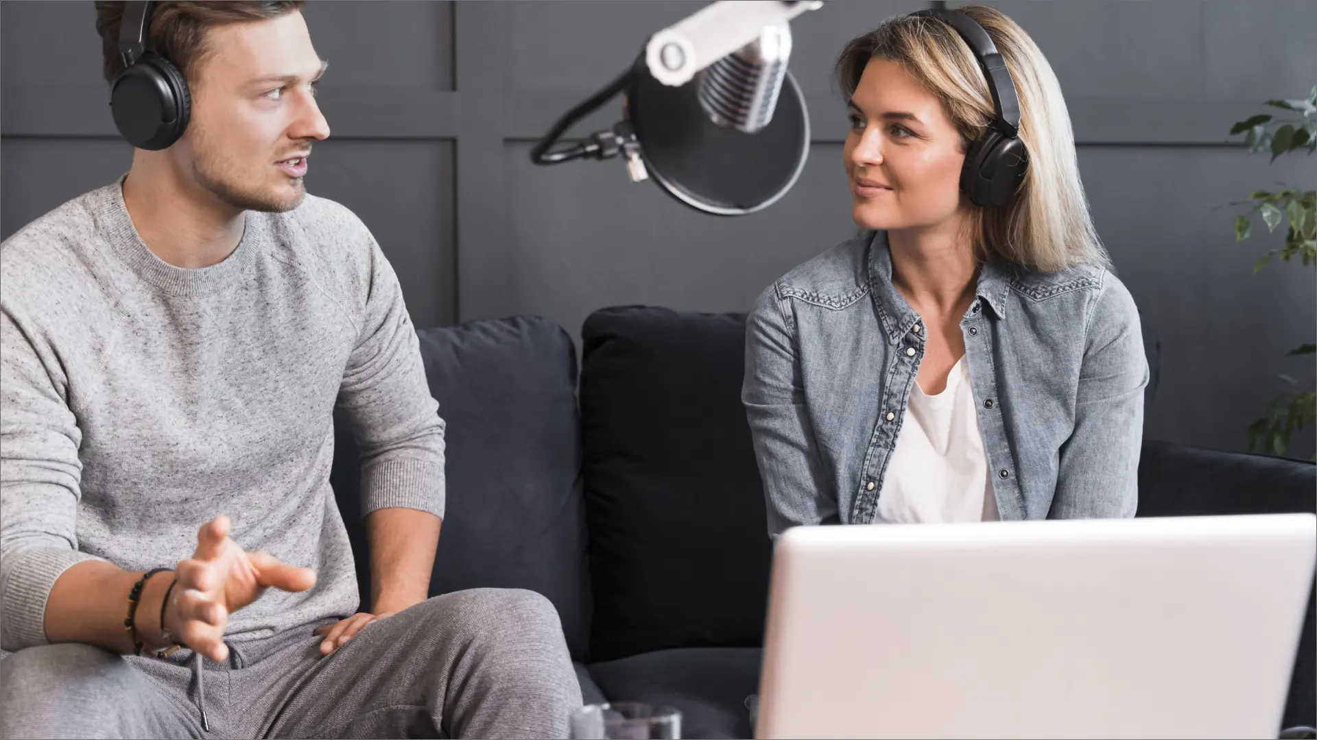 How to Secure Podcast Sponsors: A Step-by-Step Guide for Beginners